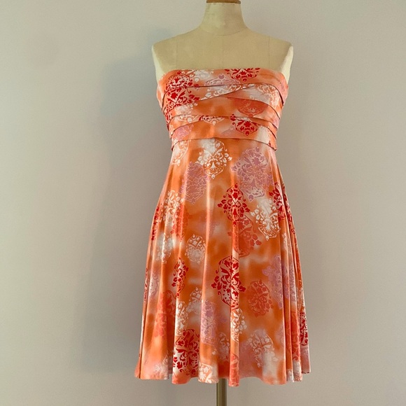 CLASSIQUE peach tie-dye jersey strapless dress w/ damask motif & pleated bodice. - Picture 1 of 9